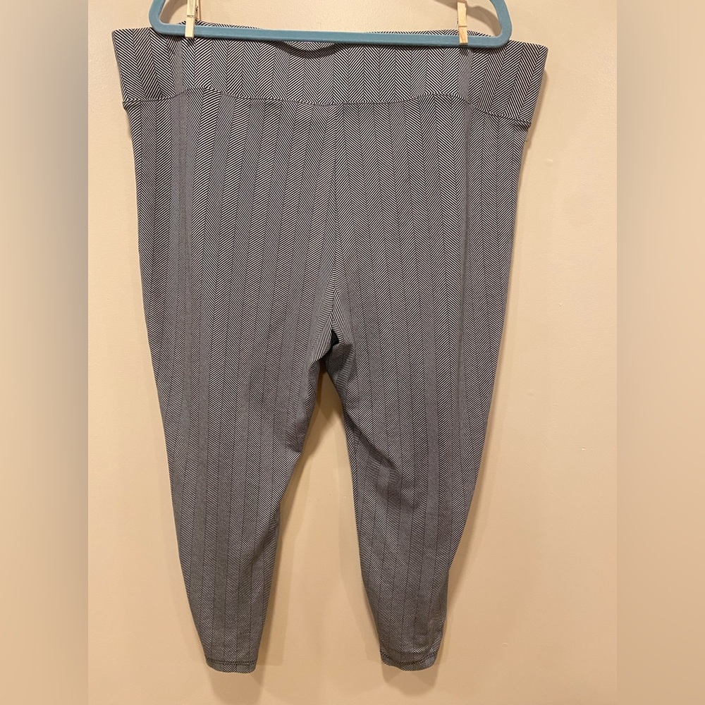 Torrid Size 3 Pull-On Taper Ankle Dress Pants - Picture 3 of 4